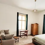 Holiday home Lobkovice: Gemuetliches Gaestehaus Am Schloss Neratovice
