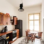 Holiday home Lobkovice: Gemuetliches Gaestehaus Am Schloss Neratovice