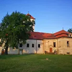 Lobkovice: Gemuetliches Gaestehaus Am Schloss Holiday home Neratovice