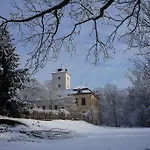 Lobkovice: Gemuetliches Gaestehaus Am Schloss * Neratovice