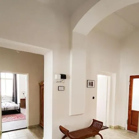 Lobkovice: Gemuetliches Gaestehaus Am Schloss * Neratovice