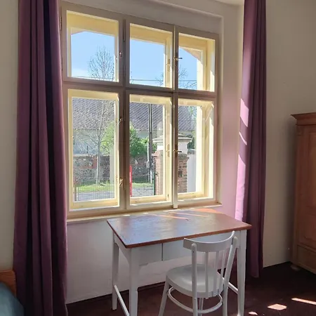 Lobkovice: Gemuetliches Gaestehaus Am Schloss Holiday home Neratovice