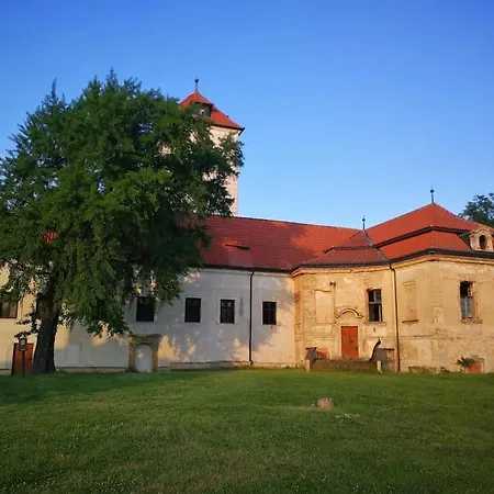 Lobkovice: Gemuetliches Gaestehaus Am Schloss Prázdninový dům Neratovice