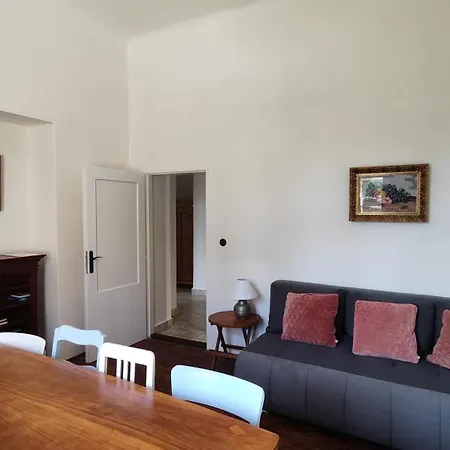 Lobkovice: Gemuetliches Gaestehaus Am Schloss * Neratovice