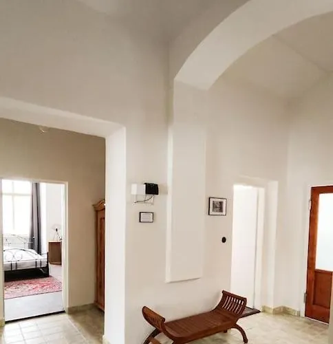 Lobkovice: Gemuetliches Gaestehaus Am Schloss * Neratovice