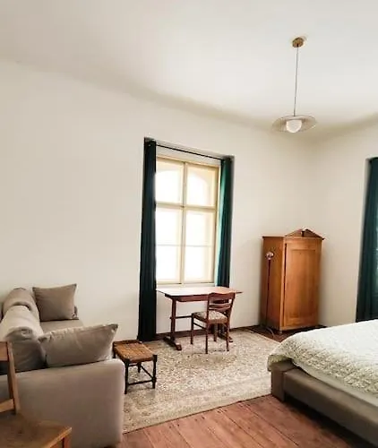 Ferienhaus Lobkovice: Gemütliches Am Schloss Neratovice