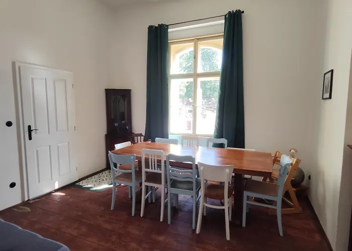 Lobkovice: Gemütliches Am Schloss Neratovice