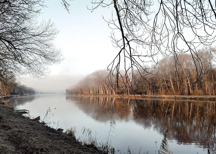 Lobkovice: Gemütliches Am Schloss Neratovice